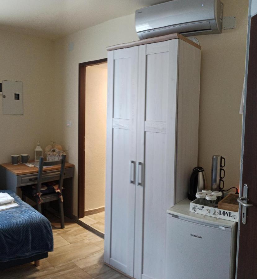 Room Sentimento Пула Экстерьер фото